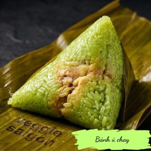 Sticky rice cake with mung beans (pyramid) - Bánh ú chay