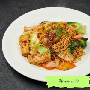 Stir-fried noodle & veggies with saté (spicy) - Mì xào sa tế