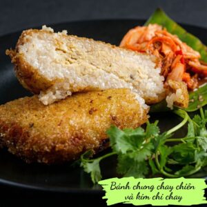 Fried vegan sticky rice cake with vegan kimchi - Bánh chưng chay chiên & kim chi chay